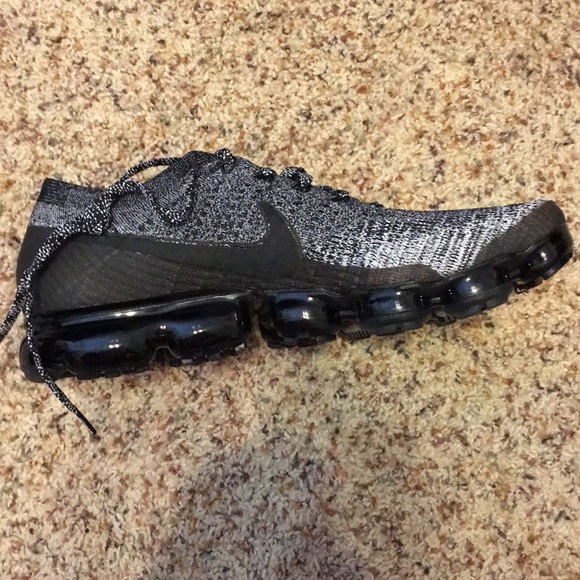 Nike Air Vapormax Flyknit - Picture 3 of 5